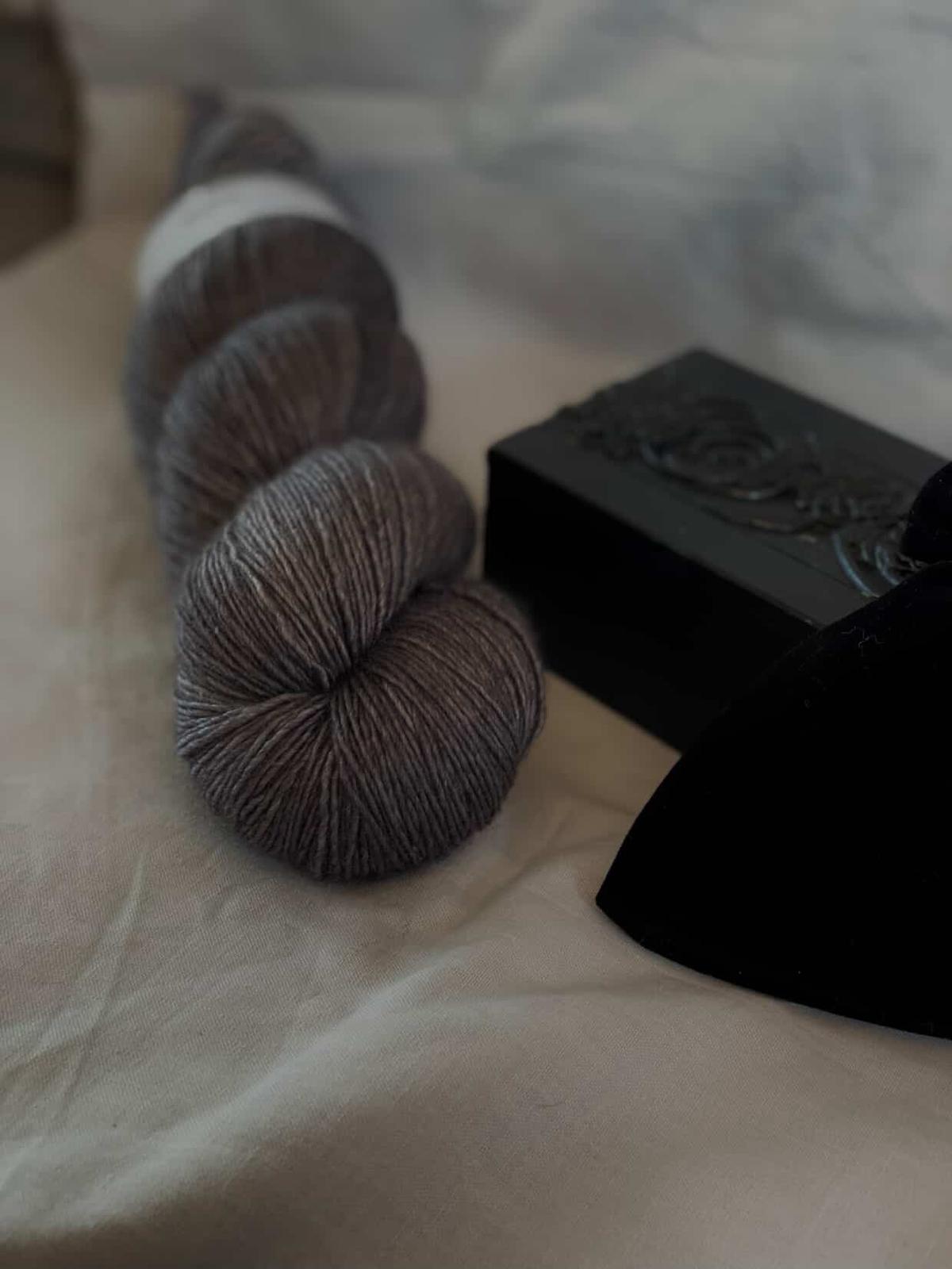 Circus Tonic Handmade Højtid Merino Silk Yak Singles