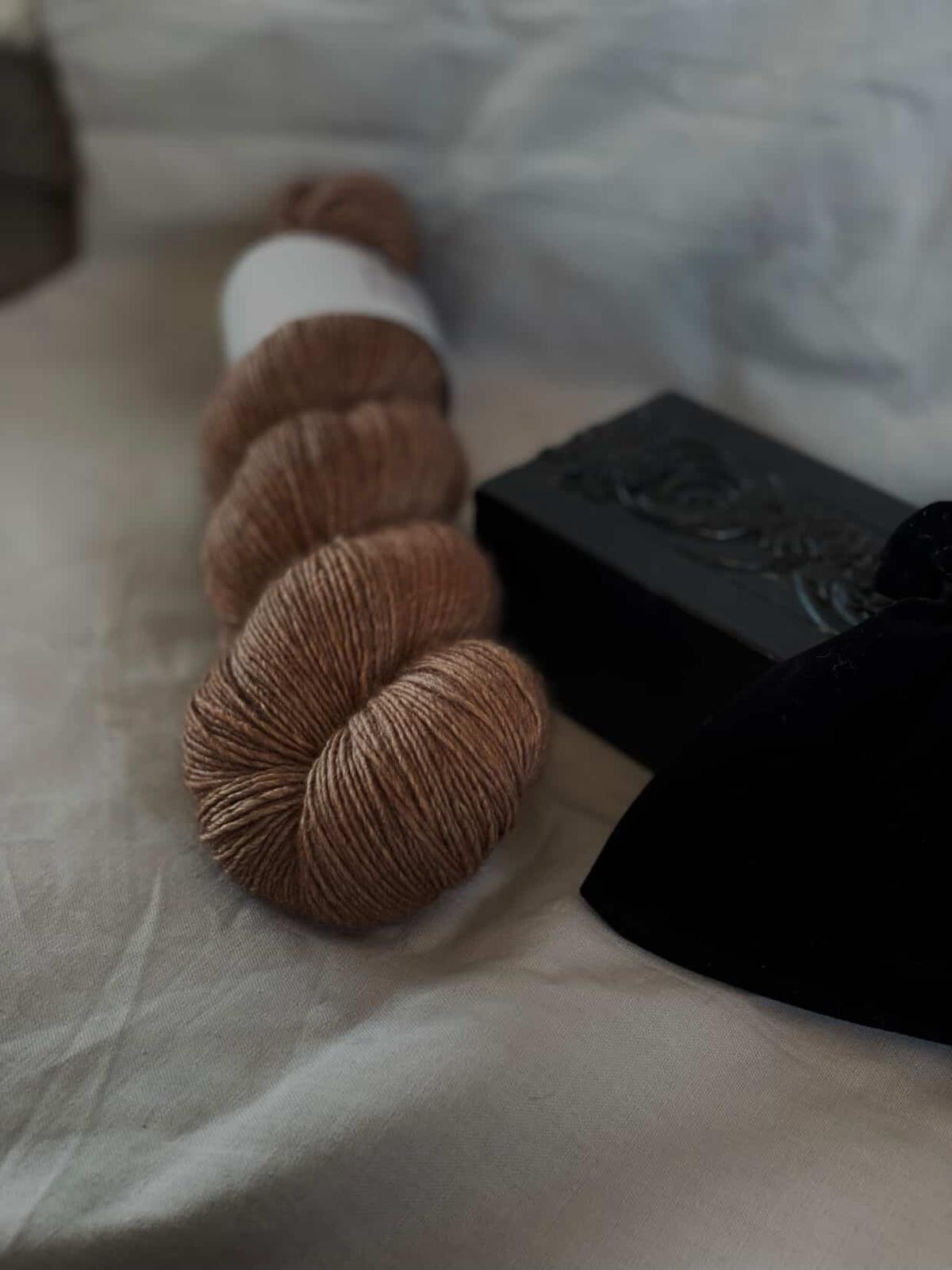 Circus Tonic Handmade Højtid Merino Silk Yak Singles
