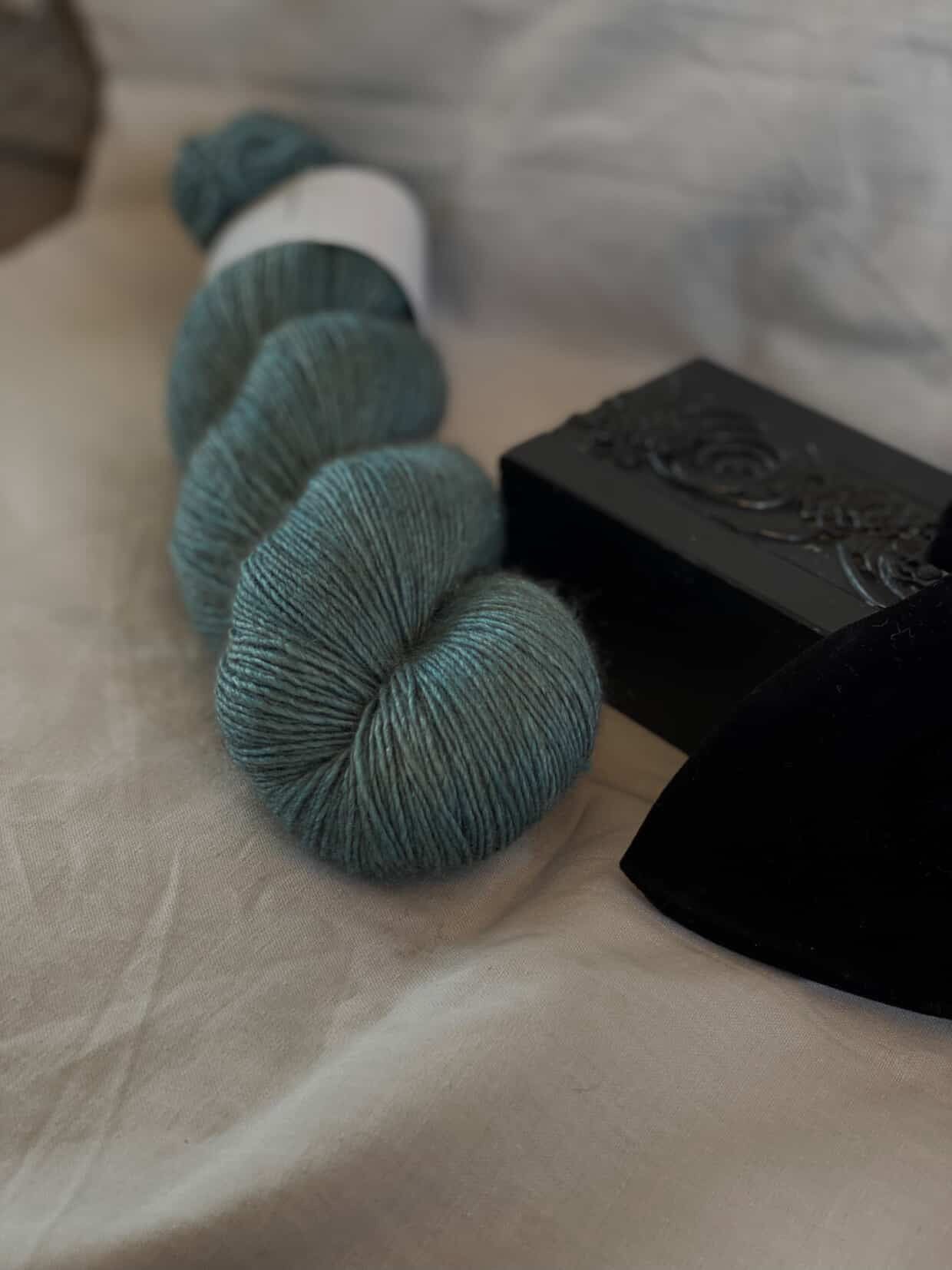 Circus Tonic Handmade Højtid Merino Silk Yak Singles